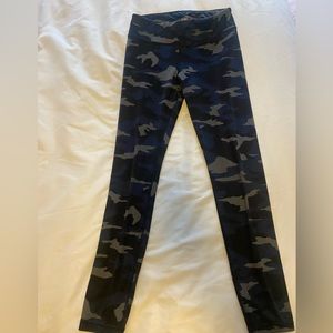 SIZE GIRLS 14 (XL) ALTHLETA GIRL BLUE CAMO LEGGINGS